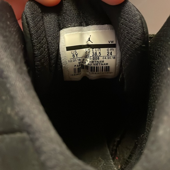 Air Jordan 12 Retro (Black & Pink) - Picture 5 of 8